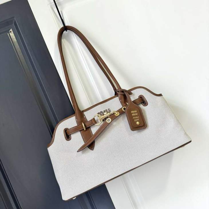 Picture of Miu Miu Handbags _SKUfw240129512fw